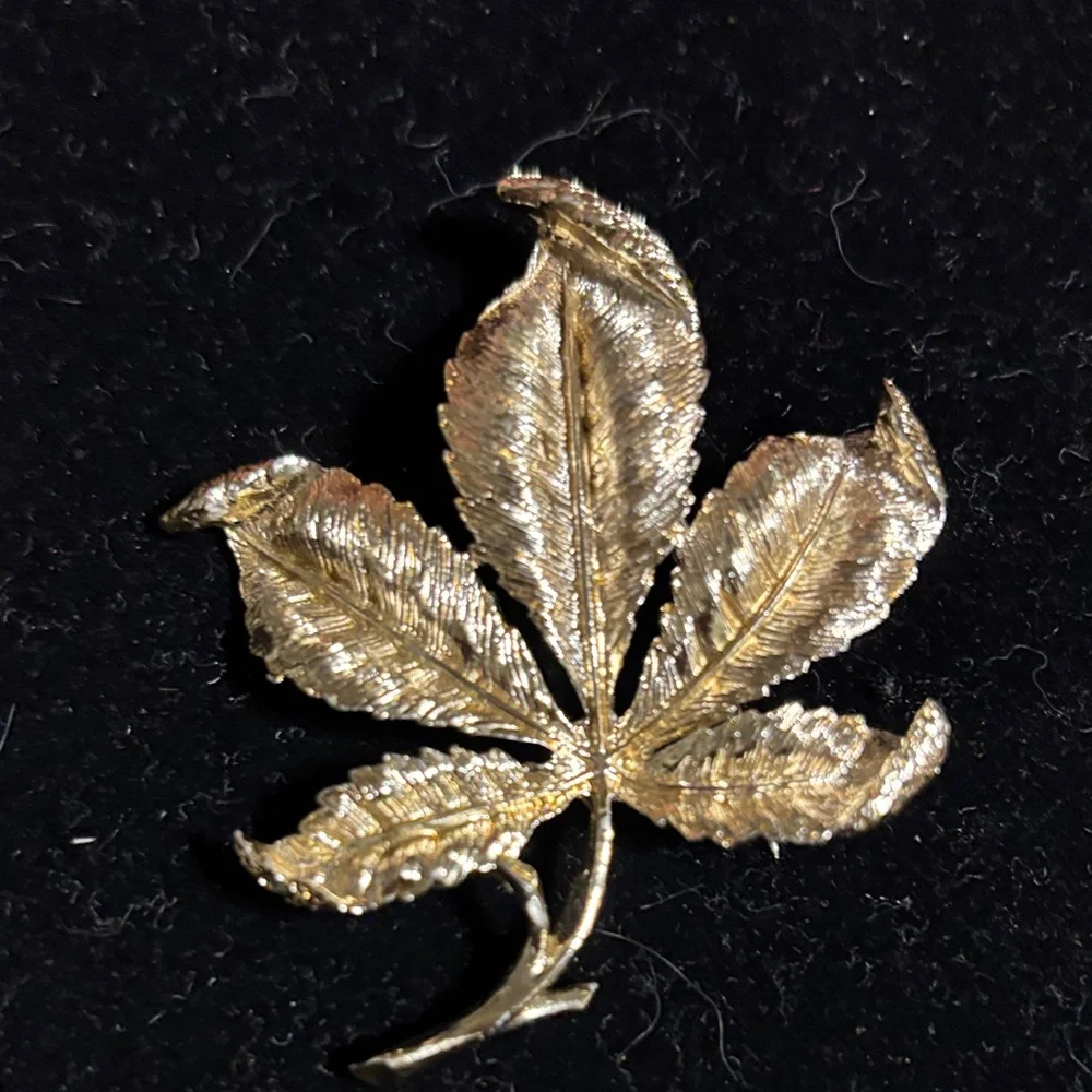 Vintage Coro Gold Starfish and Leaf Brooch Set gold tone